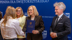 Wręczono stypendia dla wybitnych uczniów ze świętokrzyskich szkół