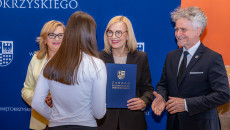 Wręczono stypendia dla wybitnych uczniów ze świętokrzyskich szkół