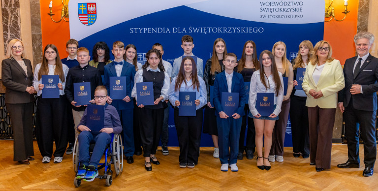 Wręczono stypendia dla wybitnych uczniów ze świętokrzyskich szkół
