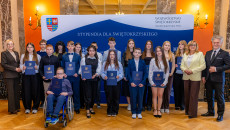 Wręczono stypendia dla wybitnych uczniów ze świętokrzyskich szkół