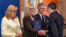 Wręczono stypendia dla wybitnych uczniów ze świętokrzyskich szkół