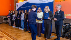 Wręczono stypendia dla wybitnych uczniów ze świętokrzyskich szkół