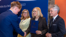 Wręczono stypendia dla wybitnych uczniów ze świętokrzyskich szkół