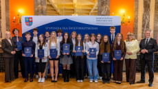 Wręczono stypendia dla wybitnych uczniów ze świętokrzyskich szkół