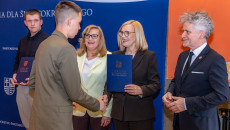 Wręczono stypendia dla wybitnych uczniów ze świętokrzyskich szkół