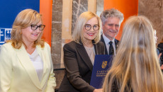 Wręczono stypendia dla wybitnych uczniów ze świętokrzyskich szkół