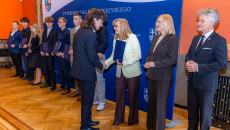 Wręczono stypendia dla wybitnych uczniów ze świętokrzyskich szkół