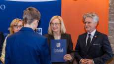 Wręczono stypendia dla wybitnych uczniów ze świętokrzyskich szkół