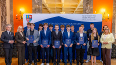 Wręczono stypendia dla wybitnych uczniów ze świętokrzyskich szkół