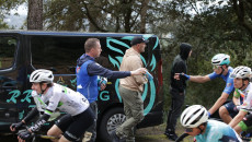 Uzupelnianie Plynow Przez Zawodnikow Cyclo Korona