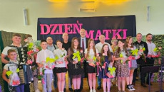 Koncert z okazji Dnia Matki w Gminnym Ośrodku Kultury we Włostowie i Centrum Kształcenia w Lipniku