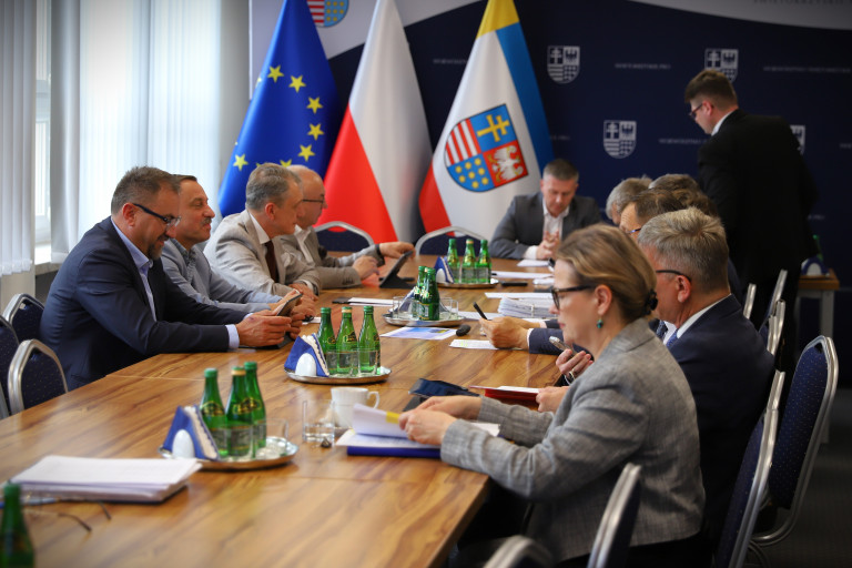 Obradowała Komisja Strategii Rozwoju, Promocji i Współpracy z Zagranicą Sejmiku Województwa Świętokrzyskiego
