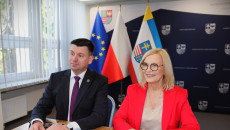 Marszałek województwa świętokrzyskiego Renata Janik, marszałek województwa małopolskiego Łukasz Smółka