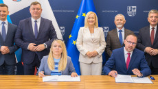Podpisano umowę na rozbudowę drogi wojewódzkiej 748 w Strawczynie
