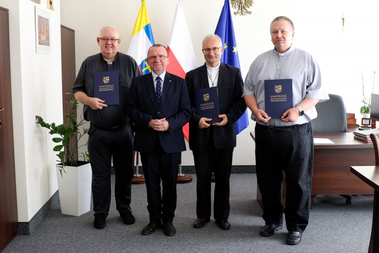 Kolejne dotacje na ratowanie świętokrzyskich zabytków przekazane