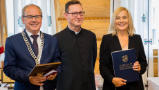 Złote Gody w Nowej Słupi. Marszałek Renata Janik uhonorowała jubilatów