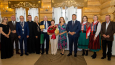 Złote Gody w Nowej Słupi. Marszałek Renata Janik uhonorowała jubilatów