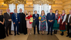 Złote Gody w Nowej Słupi. Marszałek Renata Janik uhonorowała jubilatów
