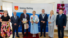 Uroczystość wręczenia Medali za Długoletnie Pożycie Małżeńskie z udziałem marszałek województwa świętokrzyskiego Renaty Janik
