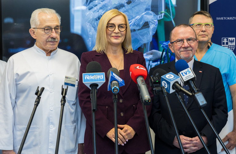 Nowoczesny robot da Vinci 5 generacji pomoże leczyć pacjentów ŚCO
