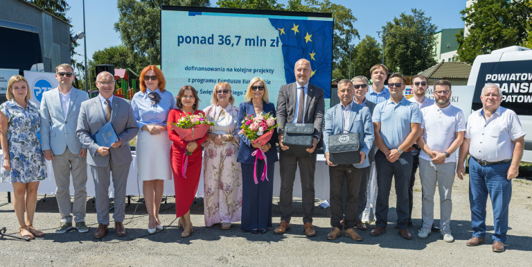 Blisko 37 mln zł na rewitalizację, rozwój transportu zbiorowego i budowę sieci wodno-ściekowych w powiecie opatowskim